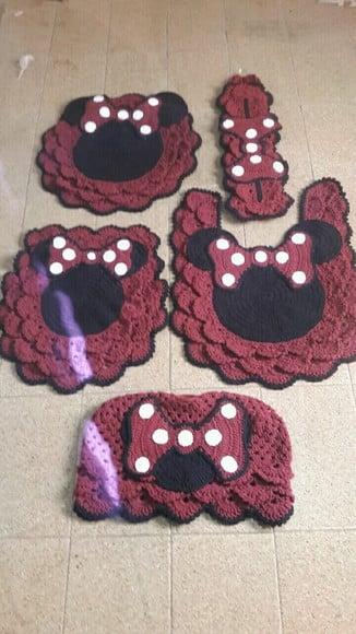 Jogo de Banheiro Minnie Rendado.