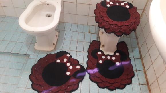 Jogo de Banheiro Minnie Rendado.