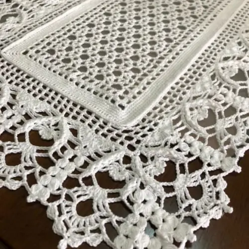 Caminho de Mesa Rendado em Crochê