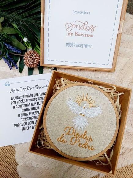 Convite Padrinho Batismo com Quadro Bordado