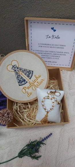 Convite Padrinho Batismo com Quadro Bordado e Chaveiro
