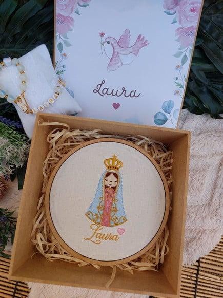 Porta Maternidade Bordado Nossa Senhora