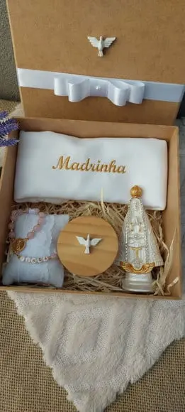 Caixa Padrinhos com Toalha, Vela, Terço e Imagem