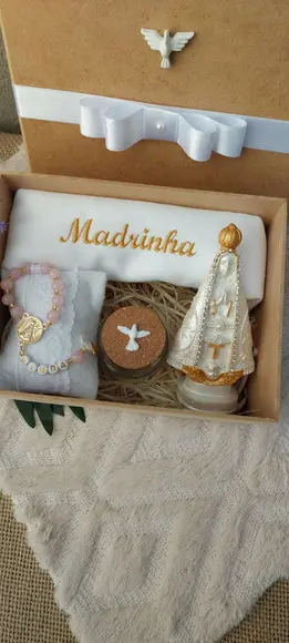 Caixa Padrinhos com Toalha, Vela, Terço e Imagem