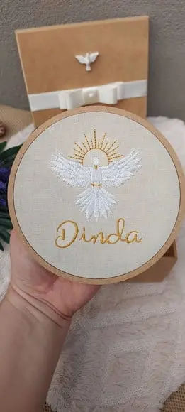 Convite com Quadro Espírito Santo Bordado e Mini Terço