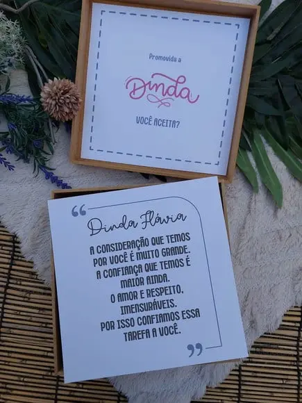 Convite Madrinha Batismo com Quadro Bordado