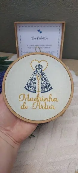 Convite Madrinha Batismo com Quadro Bordado e Chaveiro