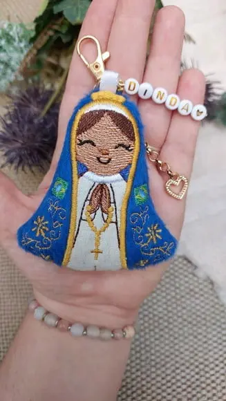 Convite Madrinha de Batismo com Quadro Bordado e Mini Terço