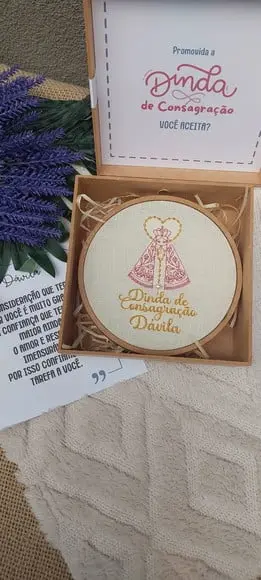 Convite Madrinha Consagração com Quadro Bordado