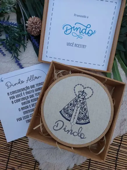 Convite Padrinho Batismo com Quadro Bordado