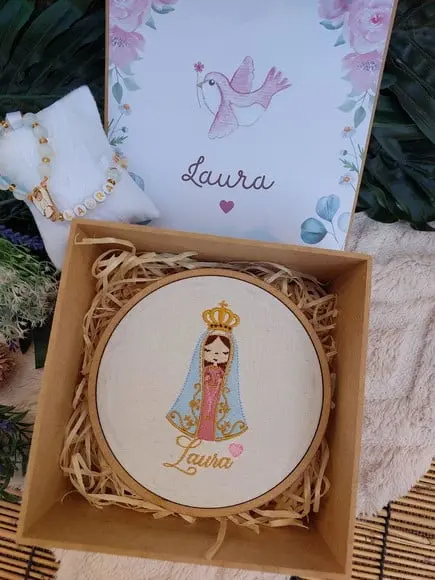 Porta Maternidade Bordado Nossa Senhora