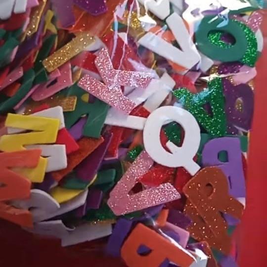 200 Letras 3cm em EVA  Liso Com Glitter