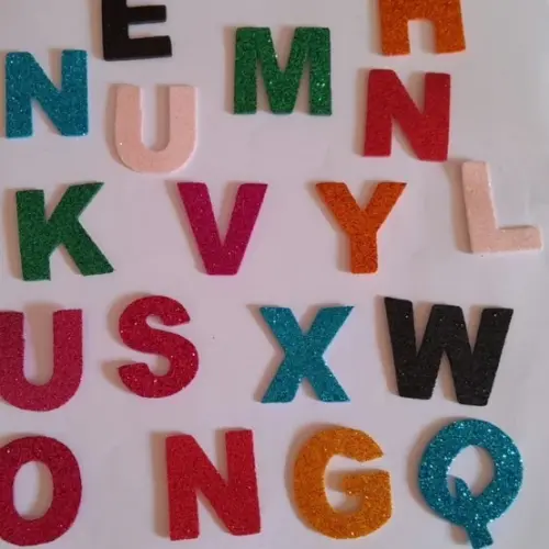 200 Letras 3cm em EVA  Liso Com Glitter