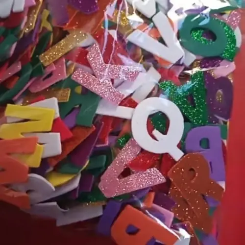 200 Letras 3cm em EVA  Liso Com Glitter