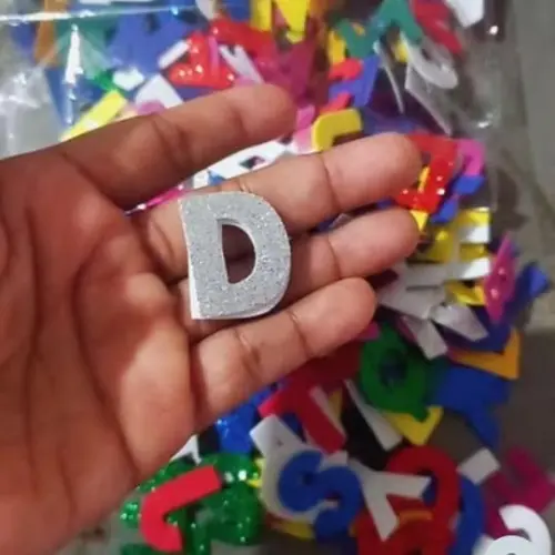 200 Letras 3cm em EVA  Liso Com Glitter