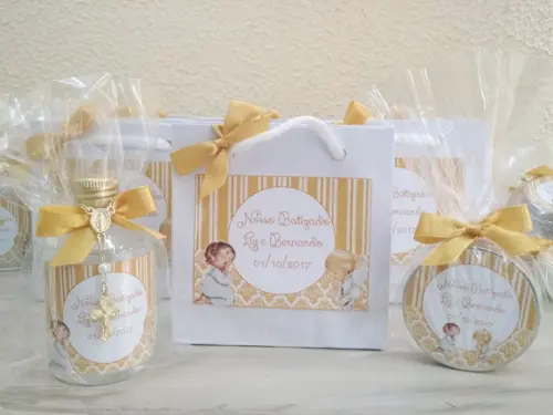 Lembrancinha Batizado Água Benta e Vela Perfumada Kit