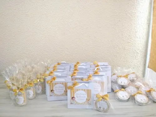 Lembrancinha Batizado Água Benta e Vela Perfumada Kit