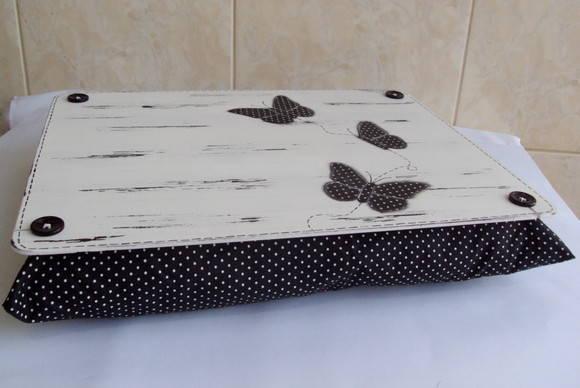 APOIO PARA NOTEBOOK PRETO E BRANCO