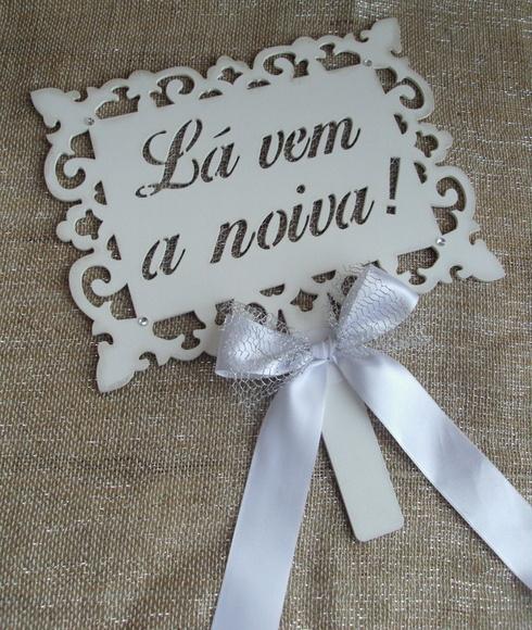 PLACA LÁ VEM A NOIVA