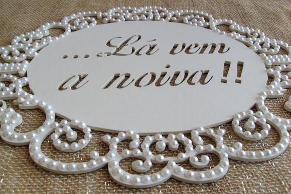 Placa LÁ VEM A NOIVA PÉROLAS