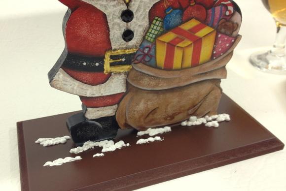 Porta Panetone em mdf Papai Noel com Presentes