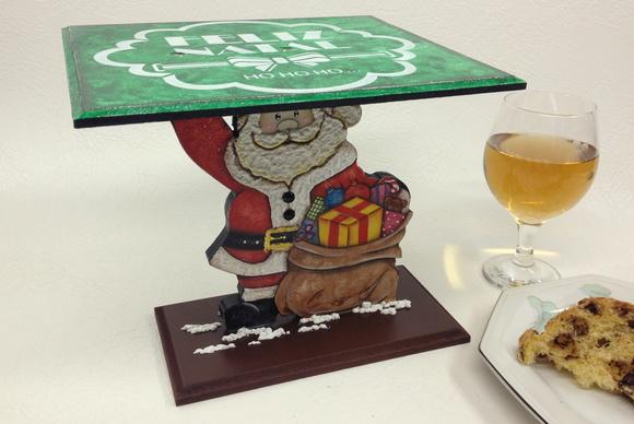 Porta Panetone em mdf Papai Noel com Presentes