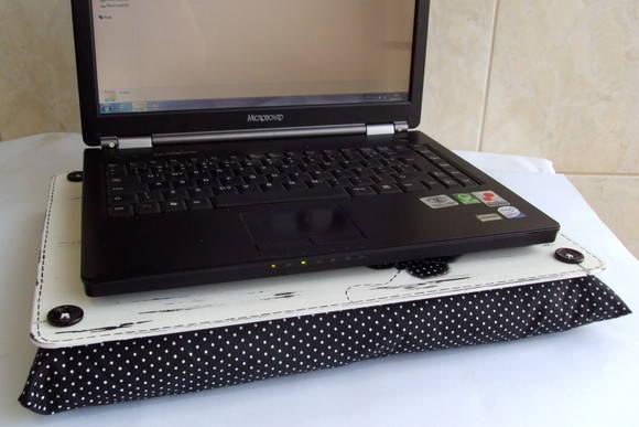 APOIO PARA NOTEBOOK PRETO E BRANCO