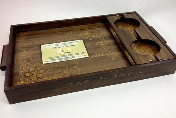 BANDEJA MDF CAFÉ DA MANHÃ COM CONVITE DE CASAMENTO
