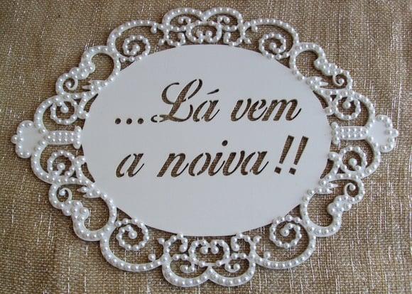 Placa LÁ VEM A NOIVA PÉROLAS