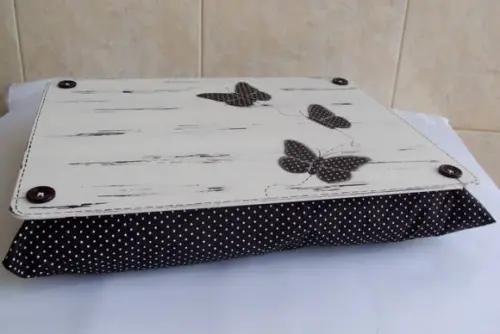 APOIO PARA NOTEBOOK PRETO E BRANCO