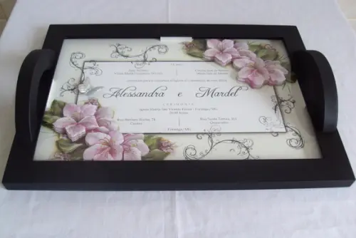 Bandeja Com Convite De Casamento em mdf