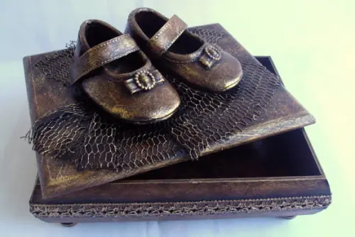 CAIXA SAPATINHOS DE BEBÊ