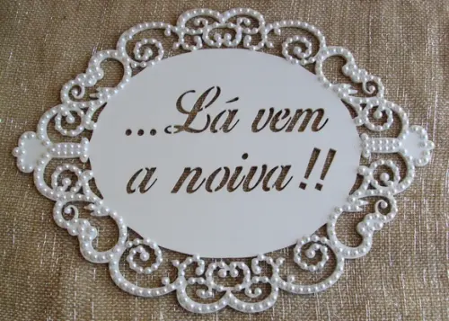 Placa LÁ VEM A NOIVA PÉROLAS