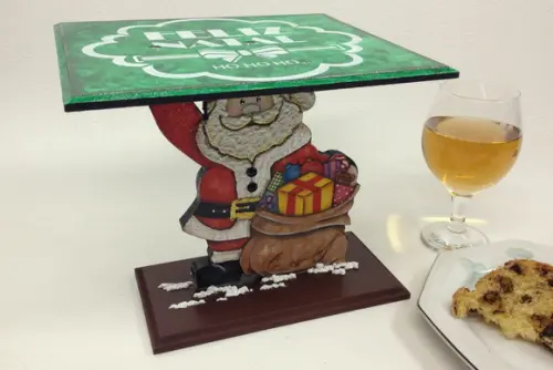 Porta Panetone em mdf Papai Noel com Presentes