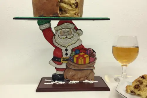 Porta Panetone em mdf Papai Noel com Presentes
