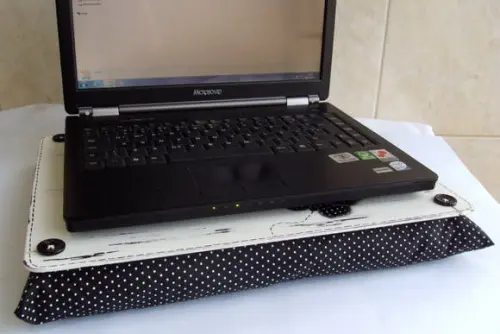 APOIO PARA NOTEBOOK PRETO E BRANCO
