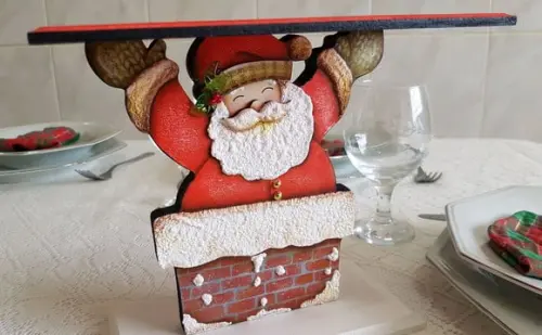Porta Panetone em mdf Papai Noel na Chaminé