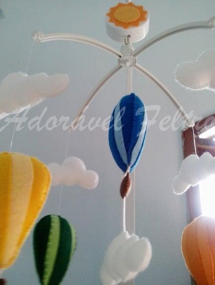Móbile Giratório Musical Balões e Nuvens+Suporte