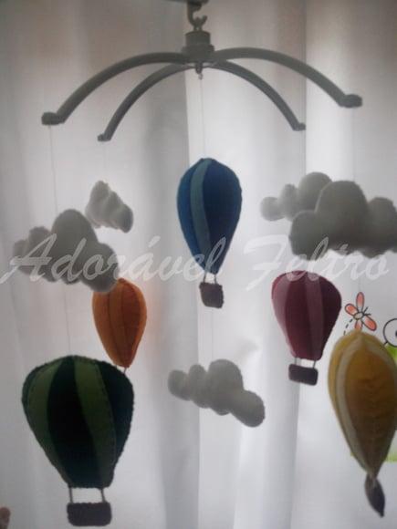 Móbile Giratório Musical Balões e Nuvens+Suporte