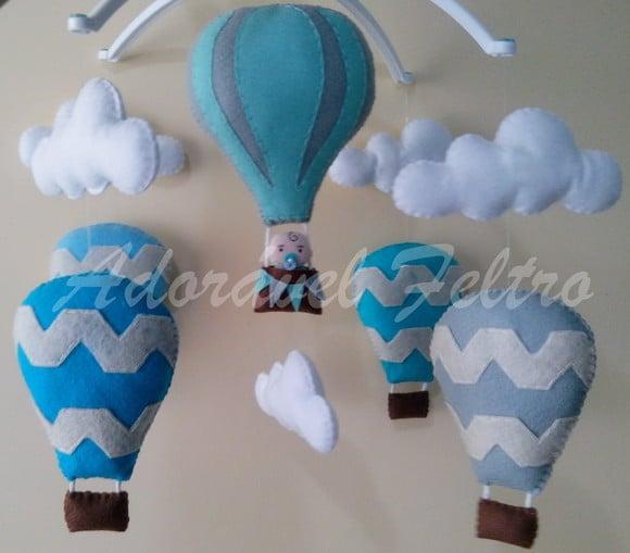 Móbile Musical Balões, Nuvens e Bebê - Diego