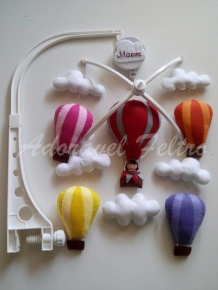 Móbile Musical Balões, Nuvens e Menina