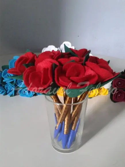 3 Canetas Decoradas com Rosa em Feltro