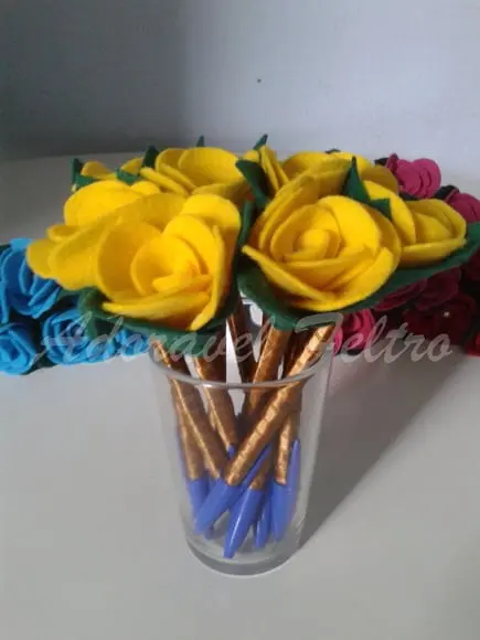 3 Canetas Decoradas com Rosa em Feltro