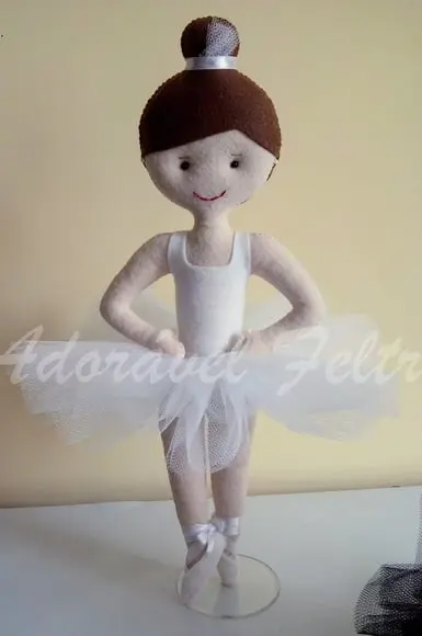 Bailarina em Feltro (37 cm)