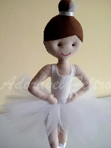 Cisne Branco Boneca Bailarina em Feltro (37cm)