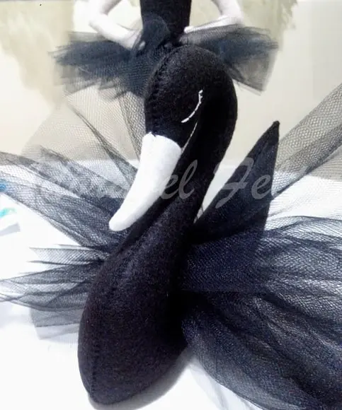 Cisne Negro em feltro