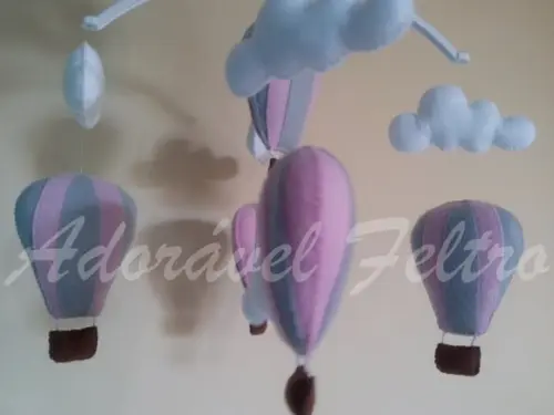 Móbile de Berço Balões e Nuvens