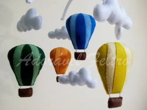Móbile Giratório Musical Balões e Nuvens+Suporte