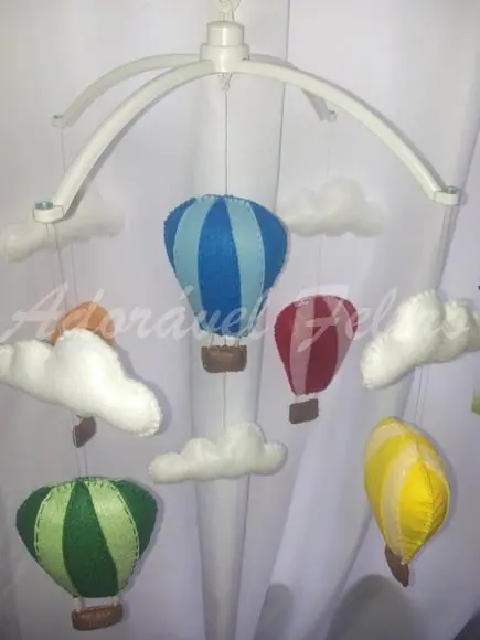 Móbile Giratório Musical Balões e Nuvens+Suporte