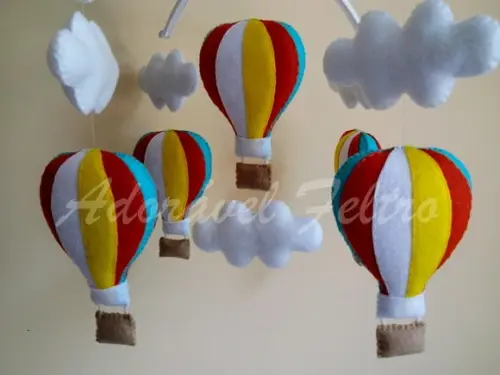 Móbile Giratório Musical Balões e Nuvens+Suporte